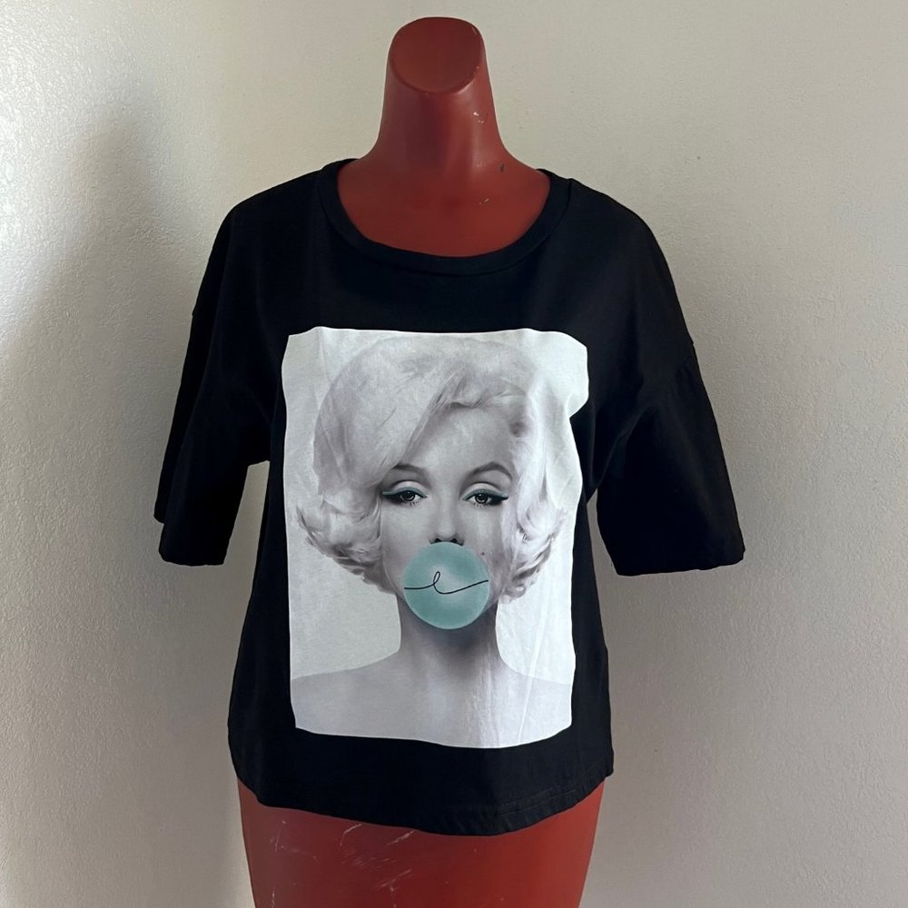 BYEGREIS  "MARILYN MONROE" GRAPHIC TOP BY EGREIS